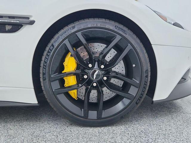 Photo of 2015 Stratus White Aston Martin Vanquish