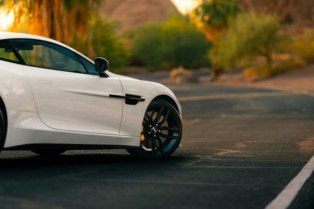 Photo of 2015 Stratus White Aston Martin Vanquish