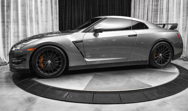 Photo of 2015 Gun Metallic Nissan GT-R