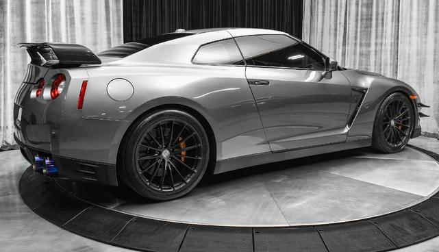 Photo of 2015 Gun Metallic Nissan GT-R