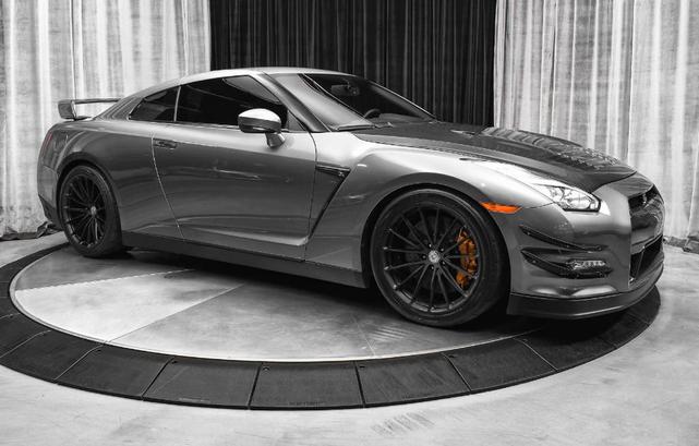 Photo of 2015 Gun Metallic Nissan GT-R