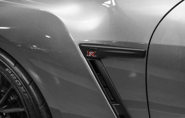 Photo of 2015 Gun Metallic Nissan GT-R