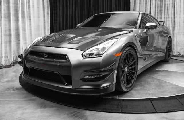 Photo of 2015 Gun Metallic Nissan GT-R