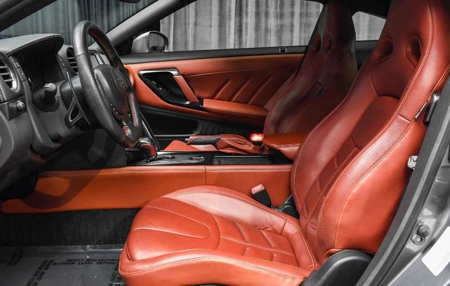 Photo of 2015 Gun Metallic Nissan GT-R