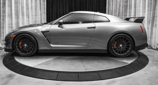 Photo of 2015 Gun Metallic Nissan GT-R
