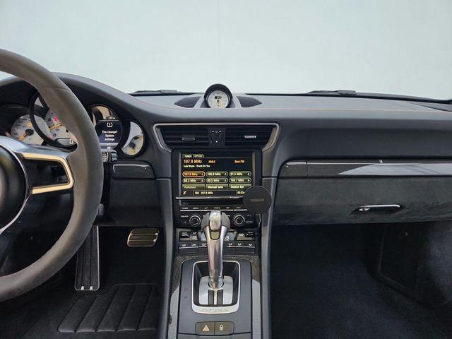Photo of 2016 White Porsche 911