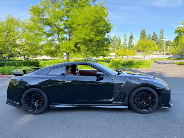 Photo of 2017 Jet Black Pearl Nissan GT-R