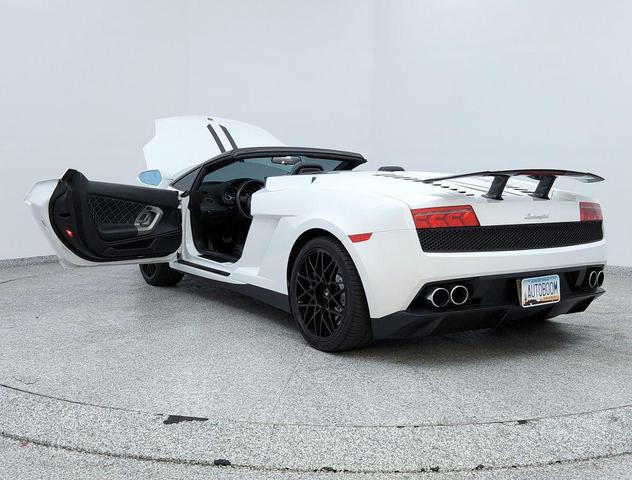 Photo of 2013 Bianco Canopus/Arancio Argos Lamborghini Gallardo
