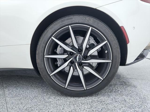 Photo of 2018 Stratus White Aston Martin DB11