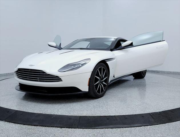 Photo of 2018 Stratus White Aston Martin DB11