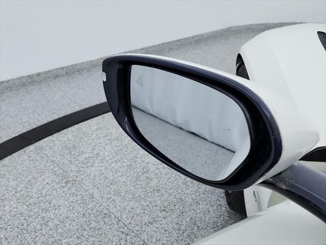 Photo of 2018 Stratus White Aston Martin DB11