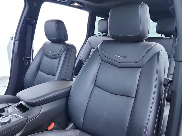 Photo of 2021 Stellar Black Metallic Cadillac XT6