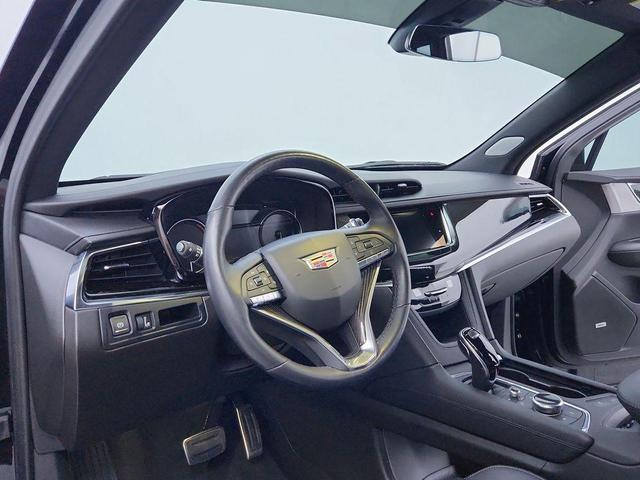 Photo of 2021 Stellar Black Metallic Cadillac XT6