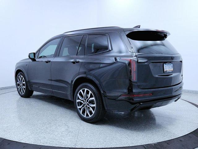 Photo of 2021 Stellar Black Metallic Cadillac XT6