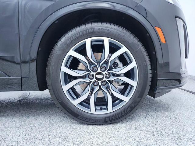 Photo of 2021 Stellar Black Metallic Cadillac XT6