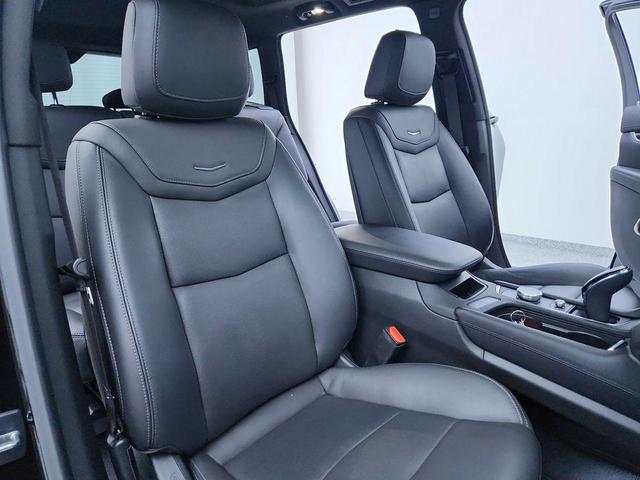 Photo of 2021 Stellar Black Metallic Cadillac XT6