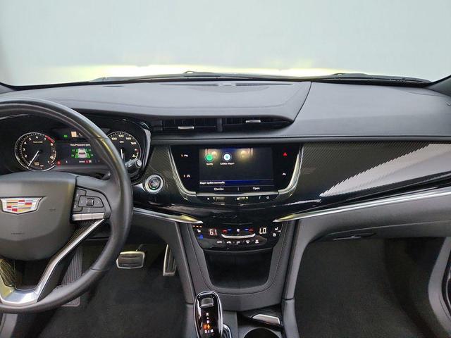 Photo of 2021 Stellar Black Metallic Cadillac XT6