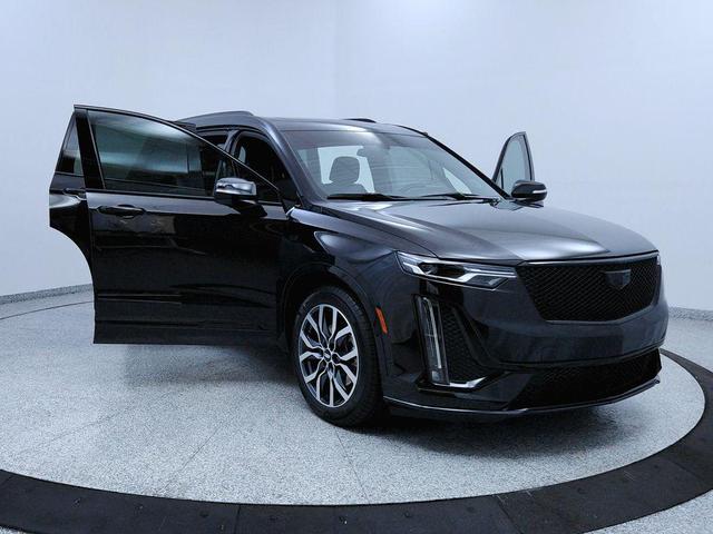 Photo of 2021 Stellar Black Metallic Cadillac XT6