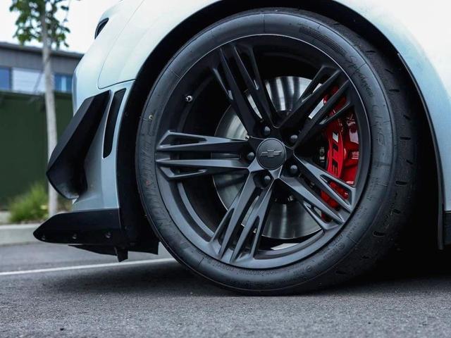 Photo of 2018 Silver Ice Metallic Chevrolet Camaro