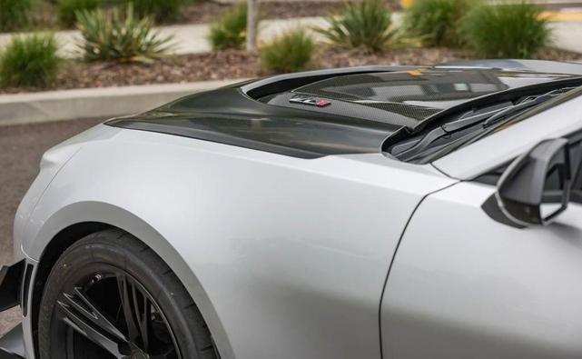 Photo of 2018 Silver Ice Metallic Chevrolet Camaro