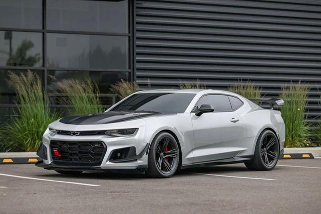 Photo of 2018 Silver Ice Metallic Chevrolet Camaro