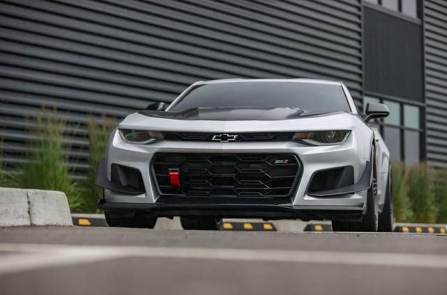 Photo of 2018 Silver Ice Metallic Chevrolet Camaro
