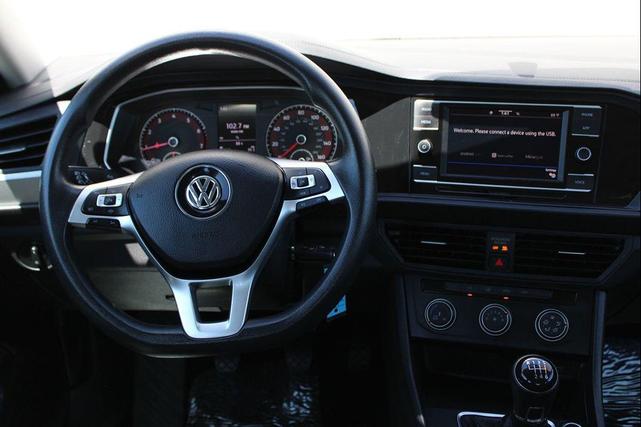 Photo of 2020 Pure White Volkswagen Jetta