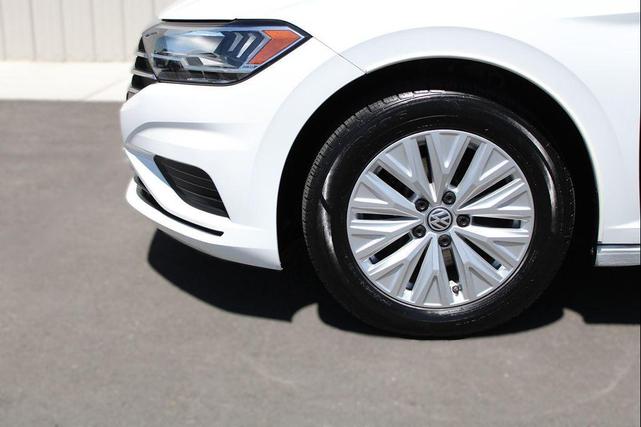 Photo of 2020 Pure White Volkswagen Jetta