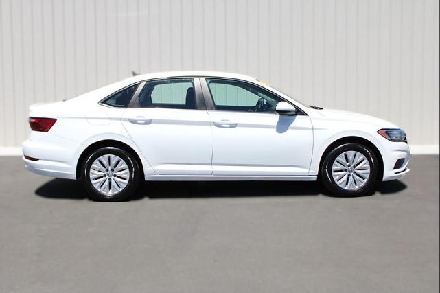 Photo of 2020 Pure White Volkswagen Jetta