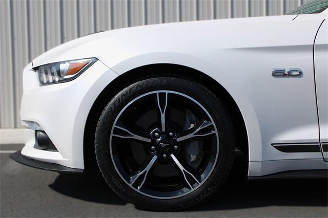 Photo of 2017 White Platinum Metallic Tri-Coat Ford Mustang