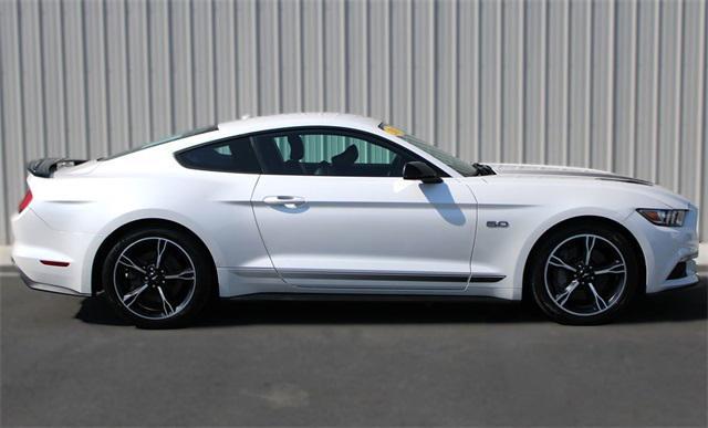 Photo of 2017 White Platinum Metallic Tri-Coat Ford Mustang