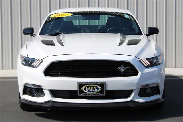 Photo of 2017 White Platinum Metallic Tri-Coat Ford Mustang
