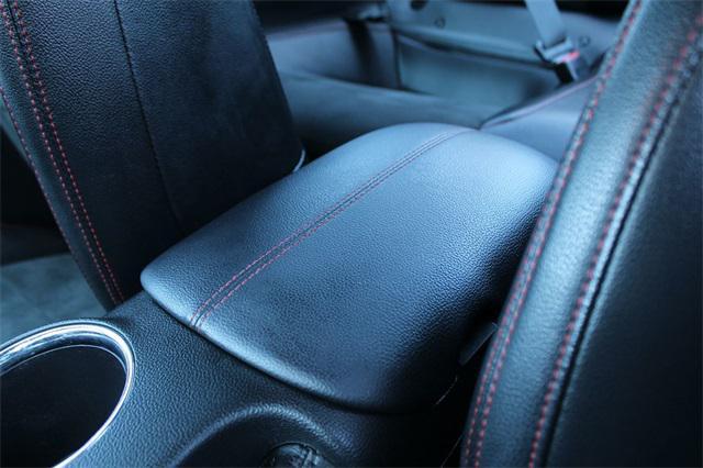 Photo of 2017 White Platinum Metallic Tri-Coat Ford Mustang