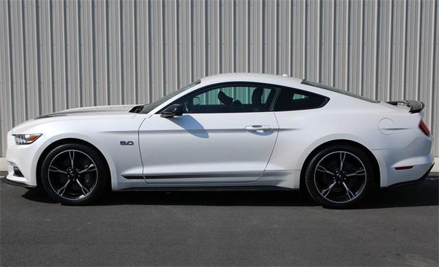 Photo of 2017 White Platinum Metallic Tri-Coat Ford Mustang