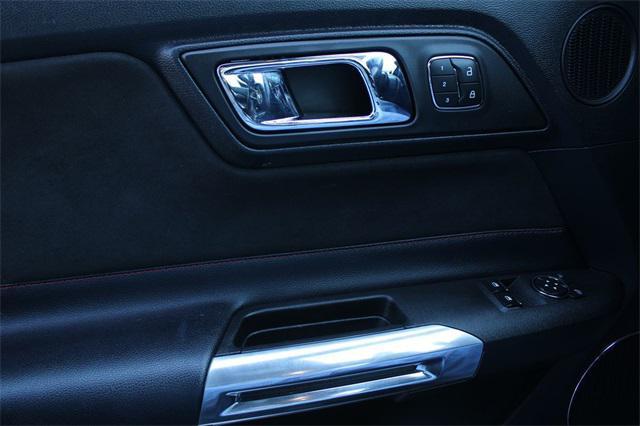 Photo of 2017 White Platinum Metallic Tri-Coat Ford Mustang