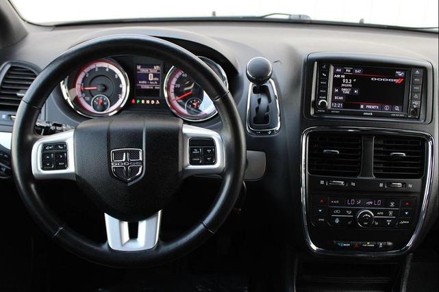 Photo of 2019 Granite Pearlcoat Dodge Grand Caravan