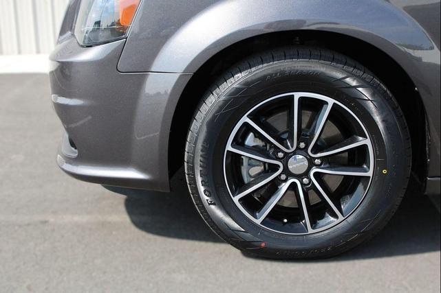 Photo of 2019 Granite Pearlcoat Dodge Grand Caravan