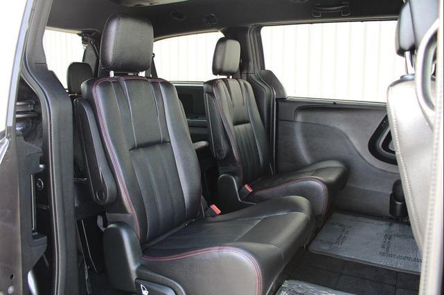 Photo of 2019 Granite Pearlcoat Dodge Grand Caravan