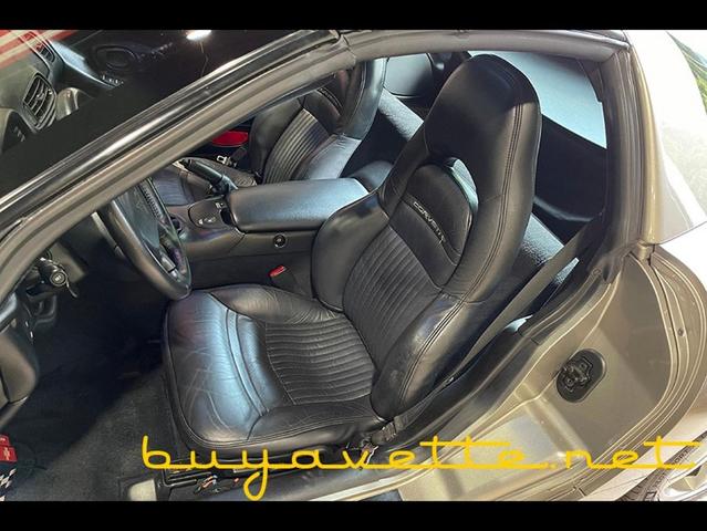 Photo of 2001 Light Pewter Metallic Chevrolet Corvette
