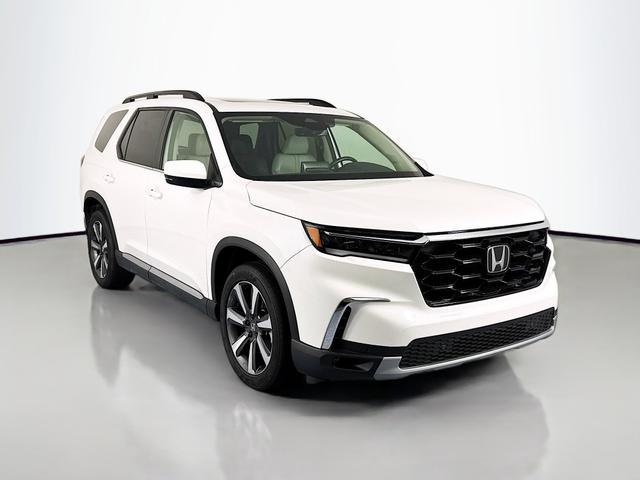 Photo of 2023 Platinum White Pearl Honda Pilot