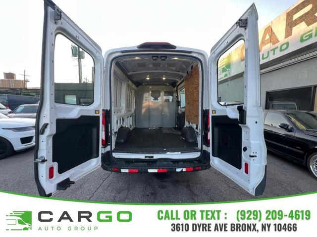 Photo of 2018 Oxford White Ford Transit-250