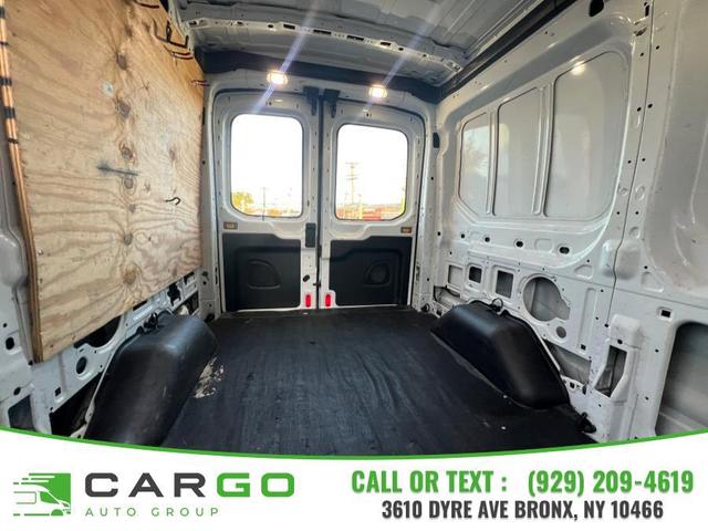 Photo of 2018 Oxford White Ford Transit-250