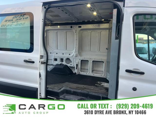 Photo of 2018 Oxford White Ford Transit-250