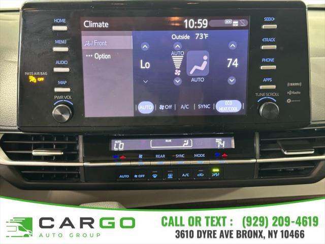 Photo of 2022 White Toyota Sienna