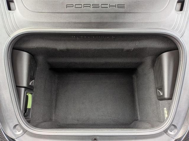 Photo of 2018 Jet Black Metallic Porsche 911