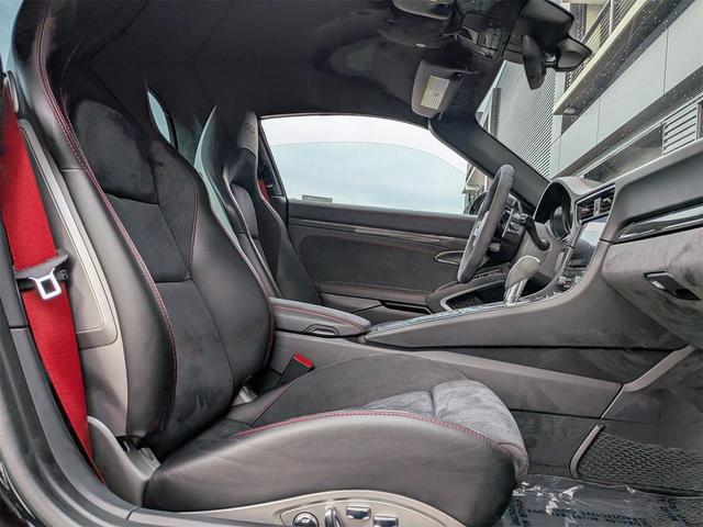 Photo of 2018 Jet Black Metallic Porsche 911