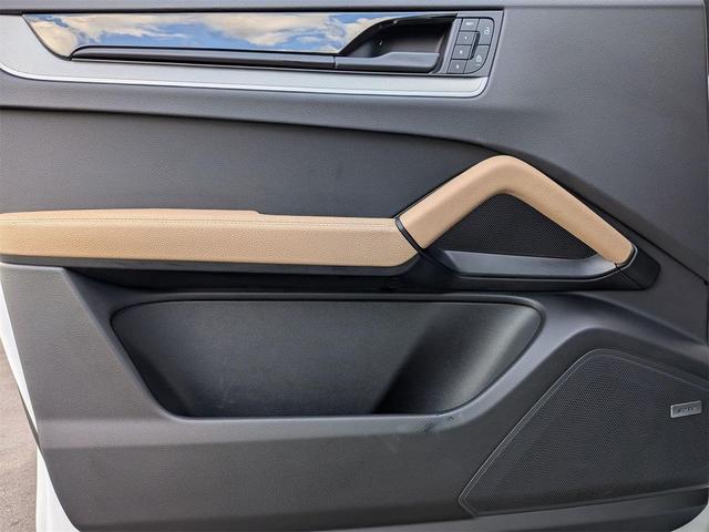 Photo of 2025 White Porsche Cayenne
