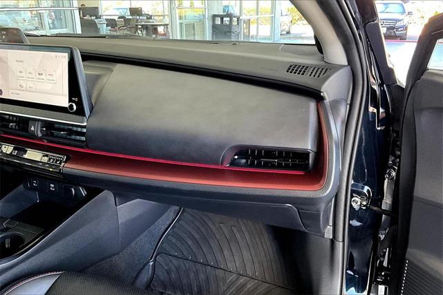 Photo of 2024 Midnight Black Metallic Toyota Prius Prime
