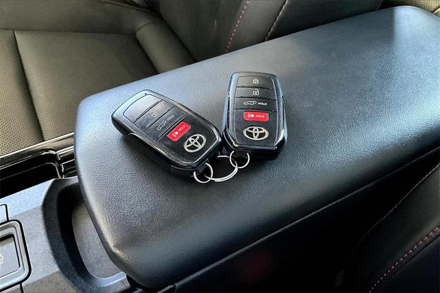 Photo of 2024 Midnight Black Metallic Toyota Prius Prime