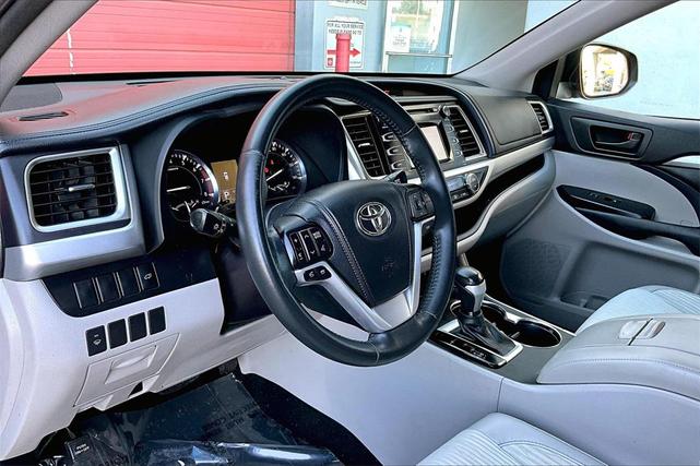 Photo of 2014 Alumina Jade Metallic Toyota Highlander